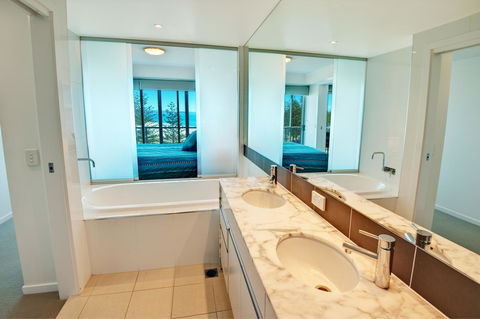Reflections Tower Two - Accommodation BNB 14