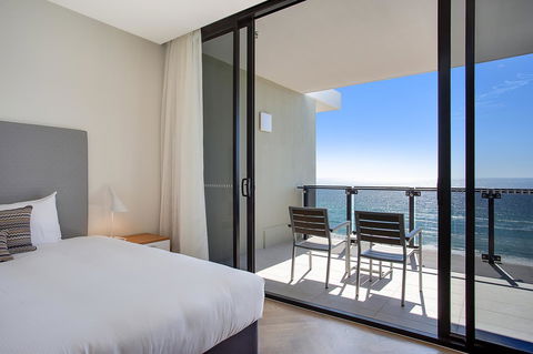 Iconic Kirra Beach Resort - Accommodation BNB 35