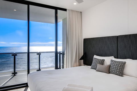 Iconic Kirra Beach Resort - Accommodation BNB 39