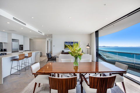 Iconic Kirra Beach Resort - Accommodation BNB 25