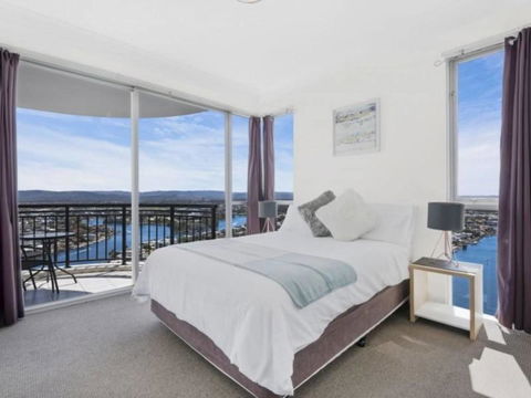 Beach Stay - Ocean & Riverview Resort Chevron Renaissance Central Surfers Paradise - Accommodation BNB 1