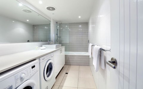 Peninsular Beachfront Resort - Accommodation BNB 24