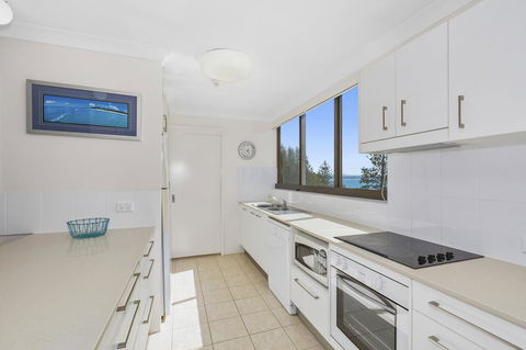 Columbia Beachfront Apartments On Rainbow Bay - Accommodation BNB 35
