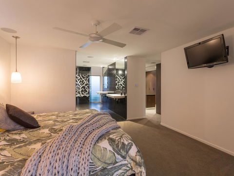 Rumrunner Resort - Accommodation BNB 24