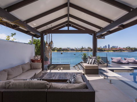 Rumrunner Resort - Accommodation BNB 5