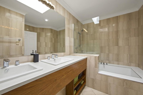 Montipora Unit 3 - In The Heart Of Airlie, Wi-fi And Netflix - Accommodation BNB 8