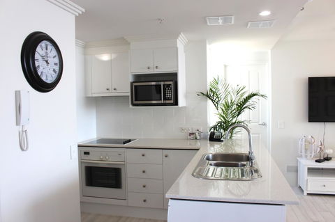Crystal Bay On The Broadwater - Accommodation BNB 12