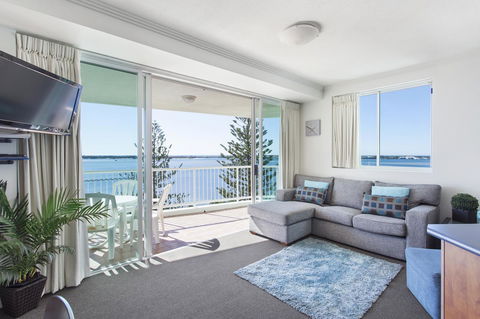 Crystal Bay On The Broadwater - Accommodation BNB 17