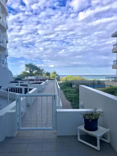 Regency On The Beach - Accommodation BNB 8