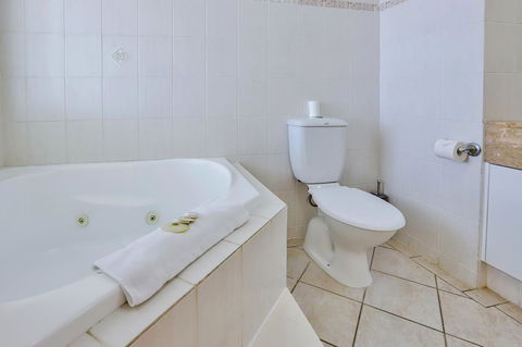 Regency On The Beach - Accommodation BNB 5