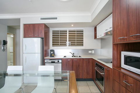 Towers Of Chevron - Private Apartment - Accommodation BNB 3