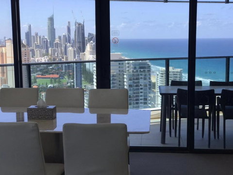 Luxury 3 Bedroom In Heart Of Broadbeach - Accommodation BNB 12