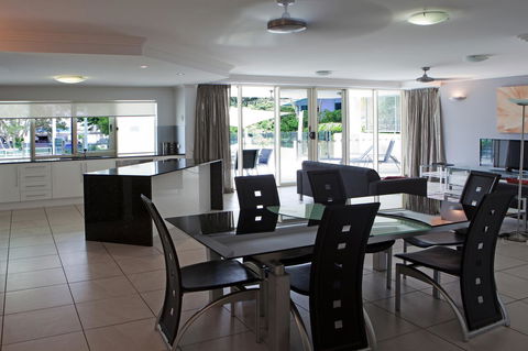 Waters Edge Apartment Cairns - Accommodation BNB 2