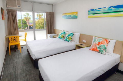 Palm Beach Hotel - Accommodation BNB 0