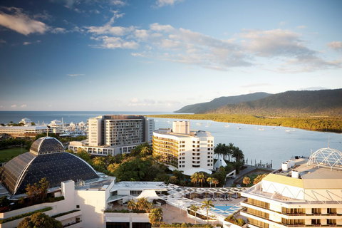 Pullman Cairns International - Accommodation BNB 24
