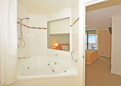 Mantra Hervey Bay - Accommodation BNB 24
