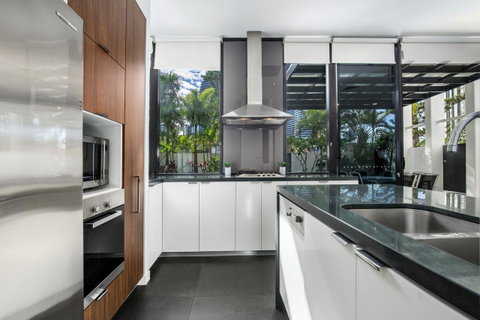 Ultra Broadbeach - Accommodation BNB 25