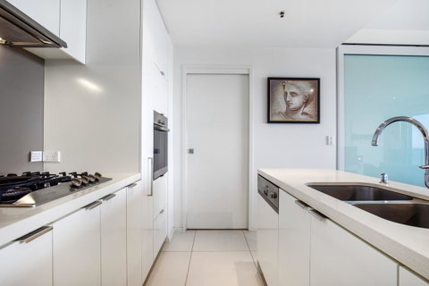 Ultra Broadbeach - Accommodation BNB 43
