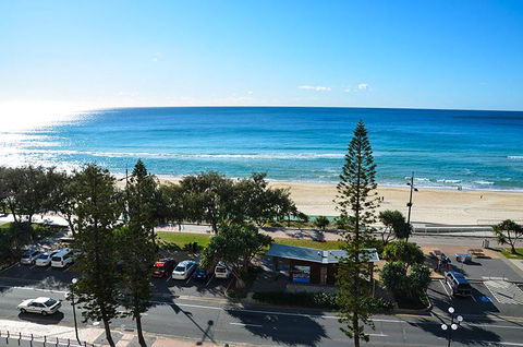Zenith Ocean Front Apartments - Accommodation BNB 9