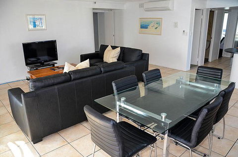 Zenith Ocean Front Apartments - Accommodation BNB 11