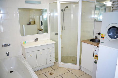 Zenith Ocean Front Apartments - Accommodation BNB 28