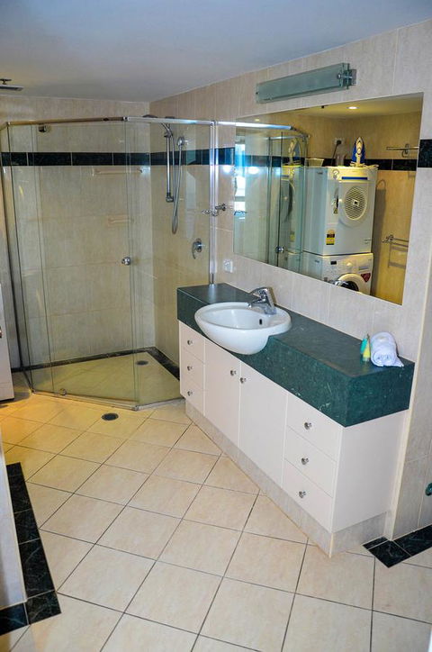 Zenith Ocean Front Apartments - Accommodation BNB 17
