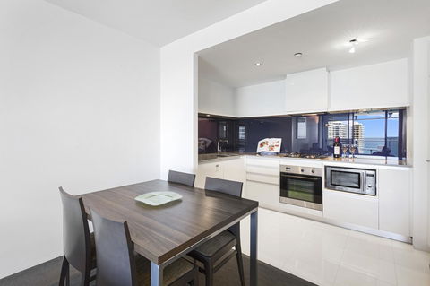 Holiday Holiday Circle On Cavill Apartments - Accommodation BNB 17