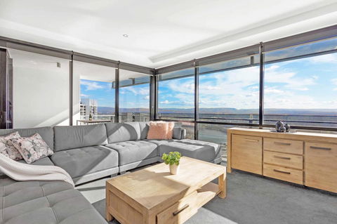 Holiday Holiday Circle On Cavill Apartments - Accommodation BNB 24