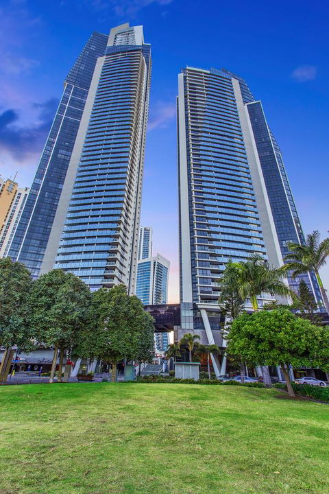 Holiday Holiday Circle On Cavill Apartments - Accommodation BNB 31