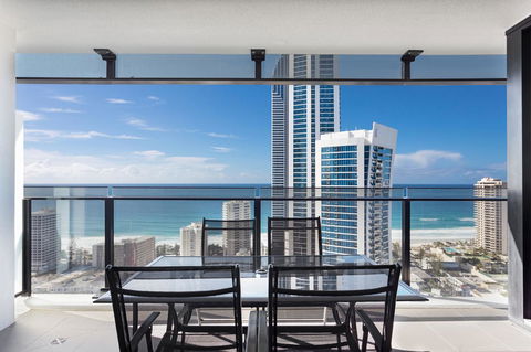 Holiday Holiday Circle On Cavill Apartments - Accommodation BNB 13