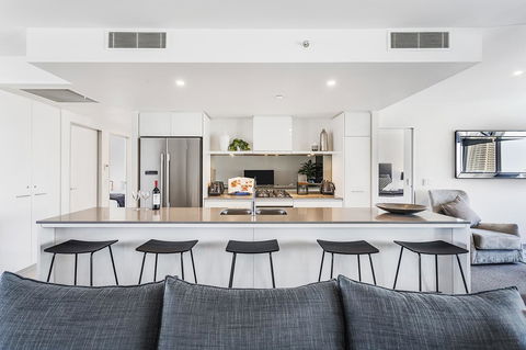 Holiday Holiday Circle On Cavill Apartments - Accommodation BNB 9