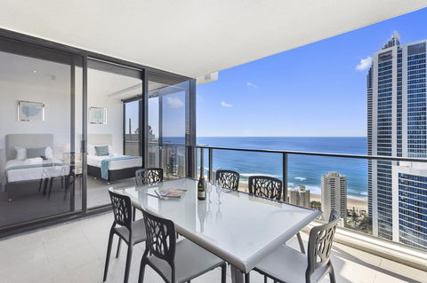 Holiday Holiday Circle On Cavill Apartments - Accommodation BNB 3