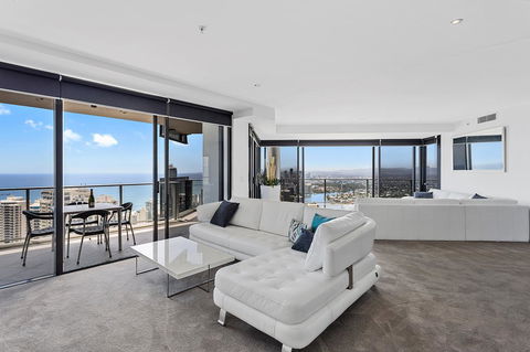 Holiday Holiday Circle On Cavill Apartments - Accommodation BNB 10