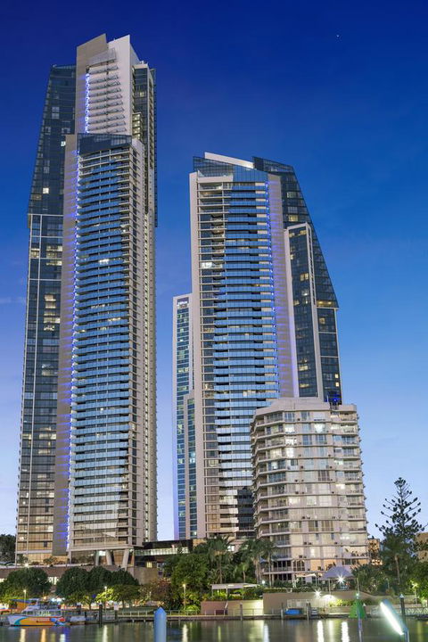 Holiday Holiday Circle On Cavill Apartments - Accommodation BNB 28