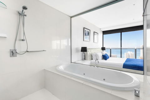 Holiday Holiday Circle On Cavill Apartments - Accommodation BNB 19