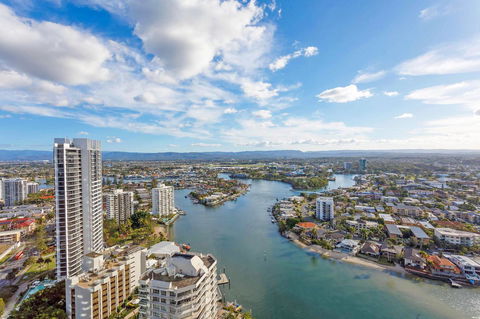 Holiday Holiday Circle On Cavill Apartments - Accommodation BNB 6