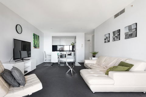 Holiday Holiday Circle On Cavill Apartments - Accommodation BNB 7