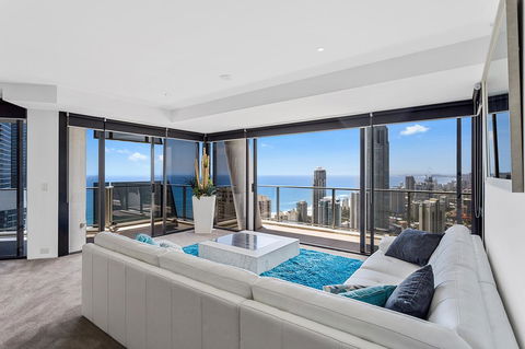 Holiday Holiday Circle On Cavill Apartments - Accommodation BNB 4