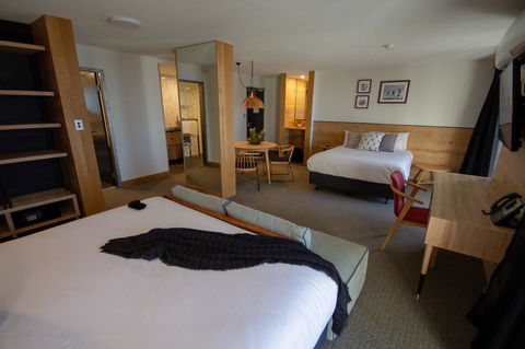The Island Gold Coast - Accommodation BNB 10