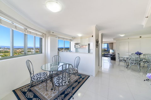 The Meriton Apartments On Main Beach - Accommodation BNB 15