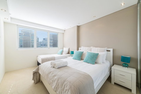 The Meriton Apartments On Main Beach - Accommodation BNB 6
