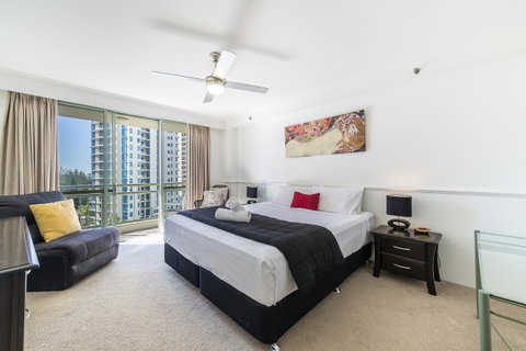 The Meriton Apartments On Main Beach - Accommodation BNB 1