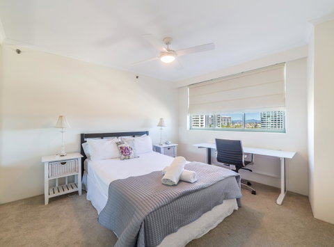 The Meriton Apartments On Main Beach - Accommodation BNB 11