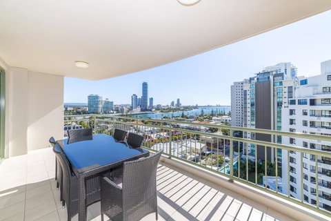 The Meriton Apartments On Main Beach - Accommodation BNB 22