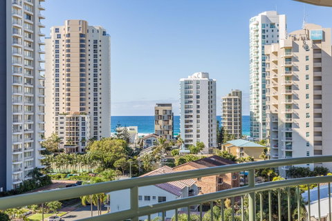 The Meriton Apartments On Main Beach - Accommodation BNB 21