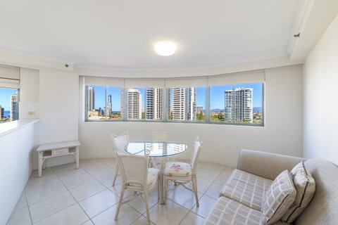 The Meriton Apartments On Main Beach - Accommodation BNB 4