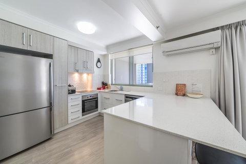The Meriton Apartments On Main Beach - Accommodation BNB 12