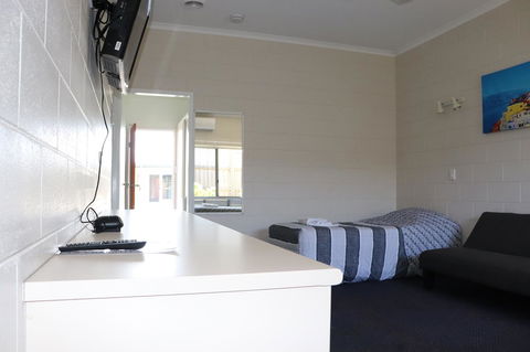 YAL Cairns - A Motel That Makes A Difference - Accommodation BNB 8