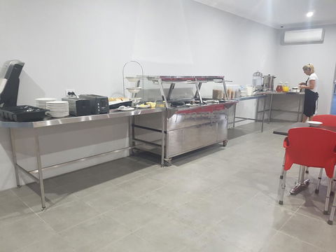 YAL Cairns - A Motel That Makes A Difference - Accommodation BNB 11