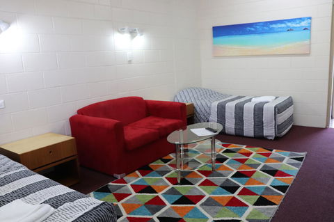 YAL Cairns - A Motel That Makes A Difference - Accommodation BNB 18